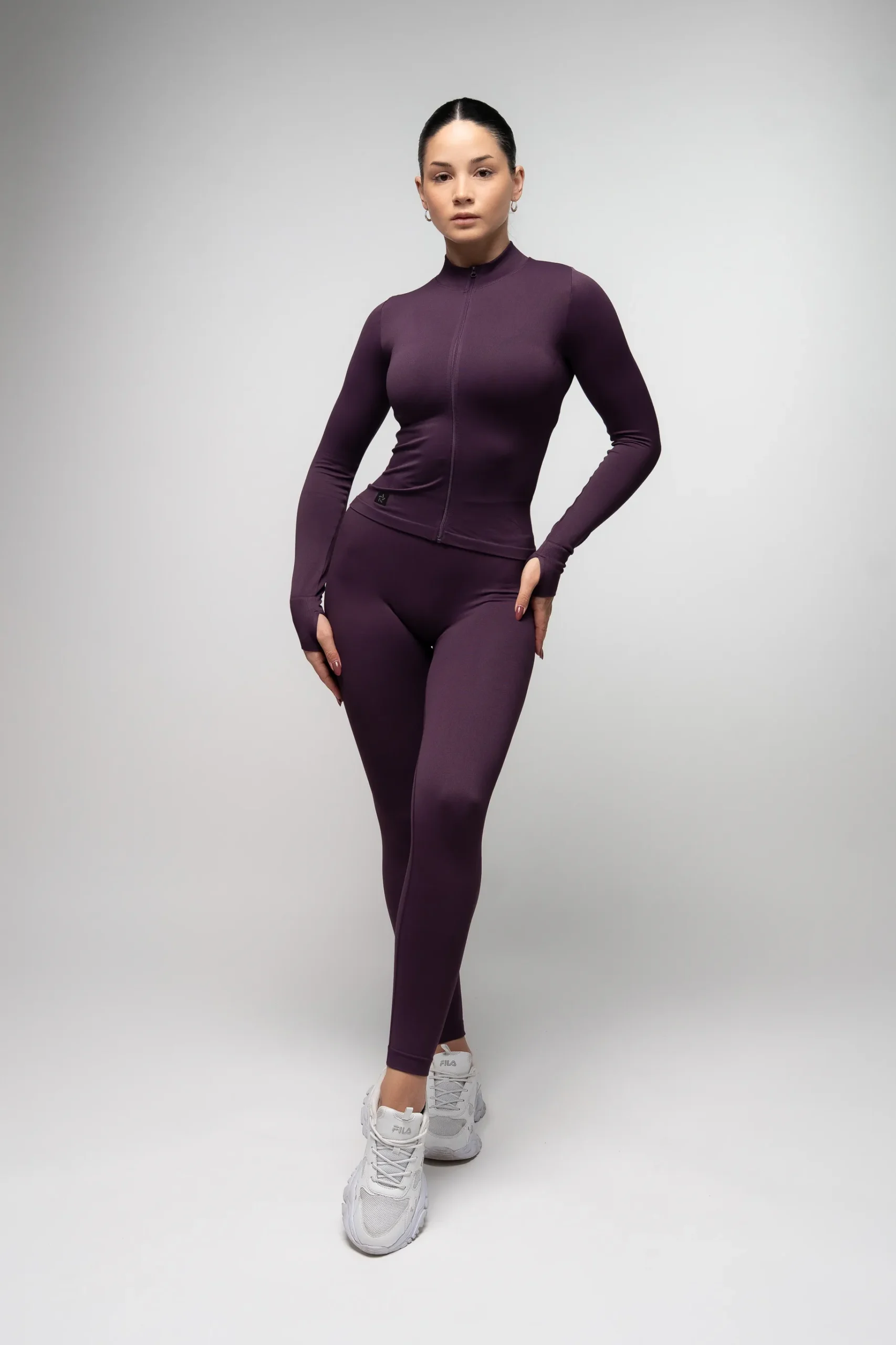 Zestaw bluza, top, legginsy bezszwowy push-up V-cut fioletowy - obrazek 7