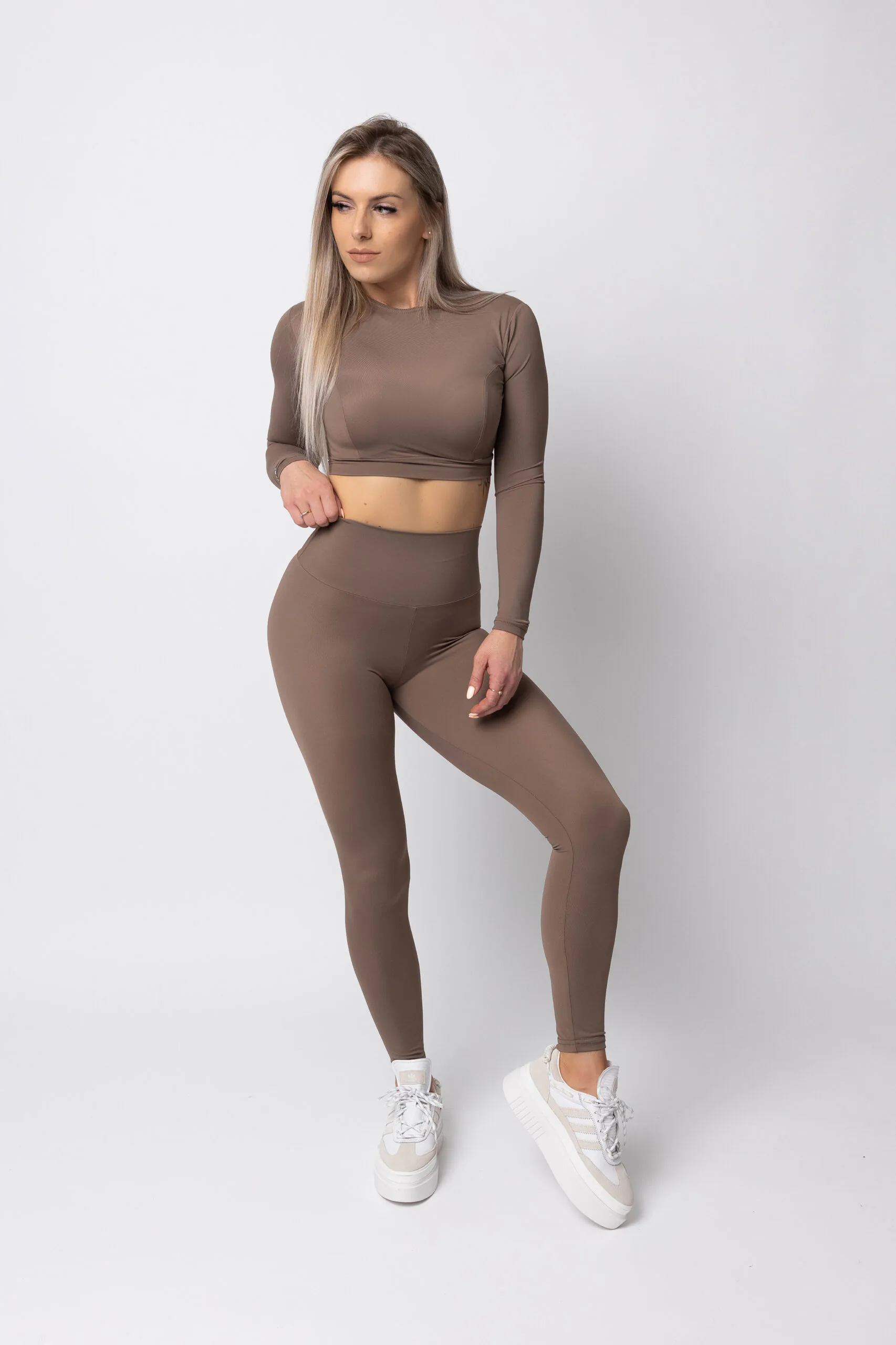 Zestaw top outdoor i legginsy z marszczeniem brąz