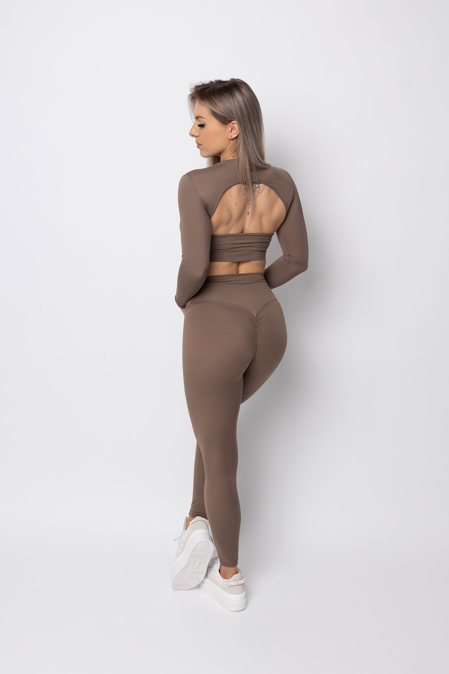 Zestaw top outdoor i legginsy z marszczeniem brąz - obrazek 5