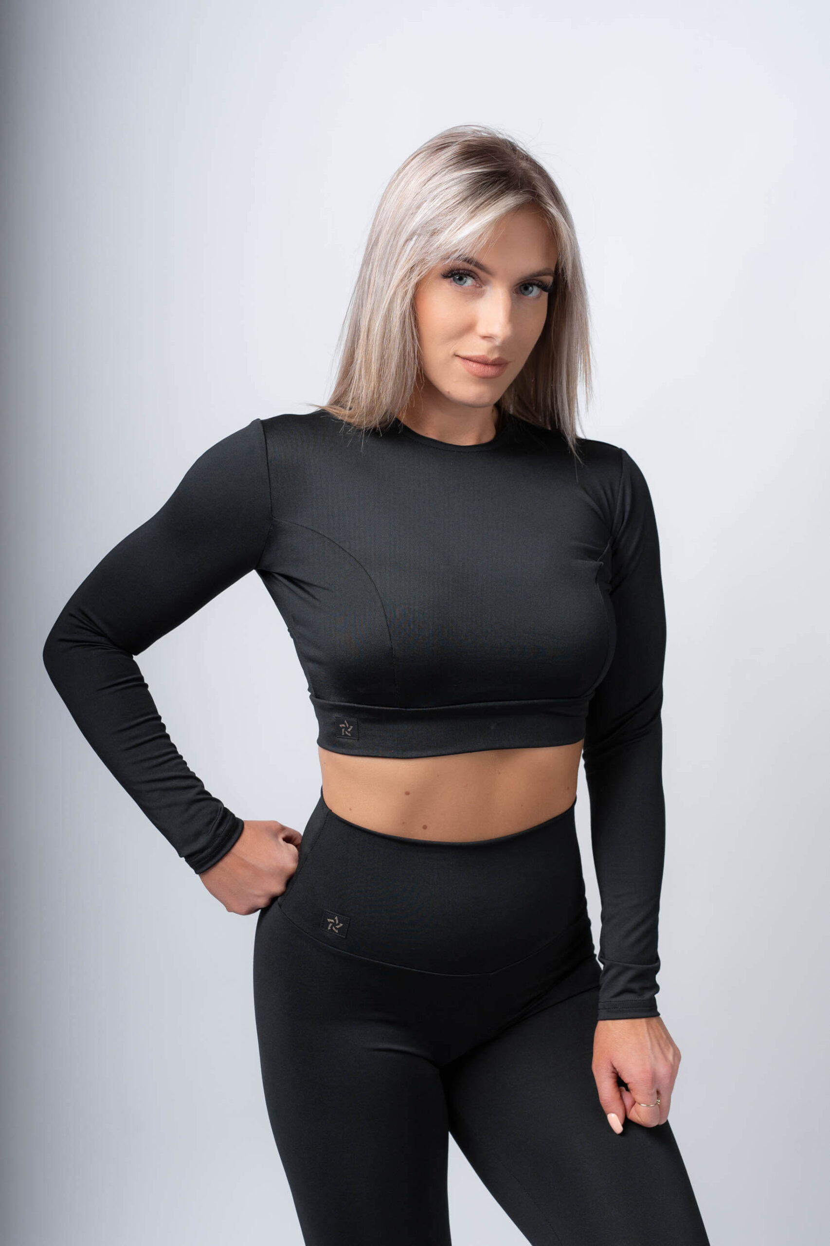 Zestaw top outdoor i legginsy high z marszczeniem czarny - obrazek 3