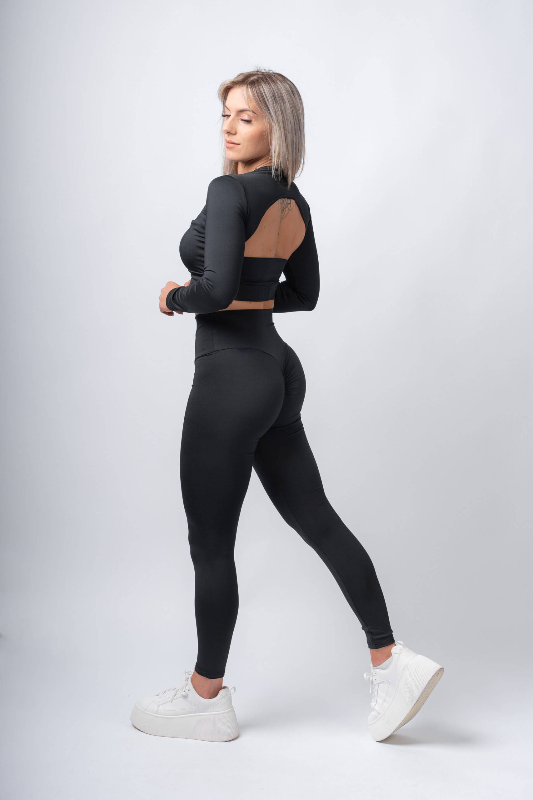 Legginsy z marszczeniem - czarne - obrazek 4