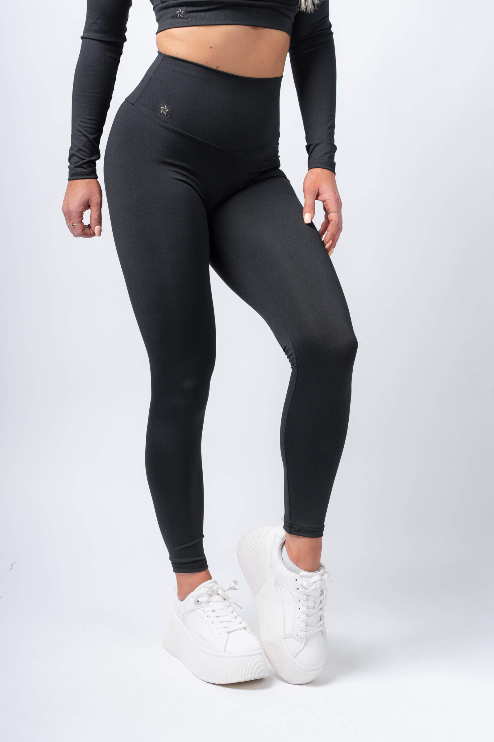 Legginsy z marszczeniem - czarne - obrazek 3