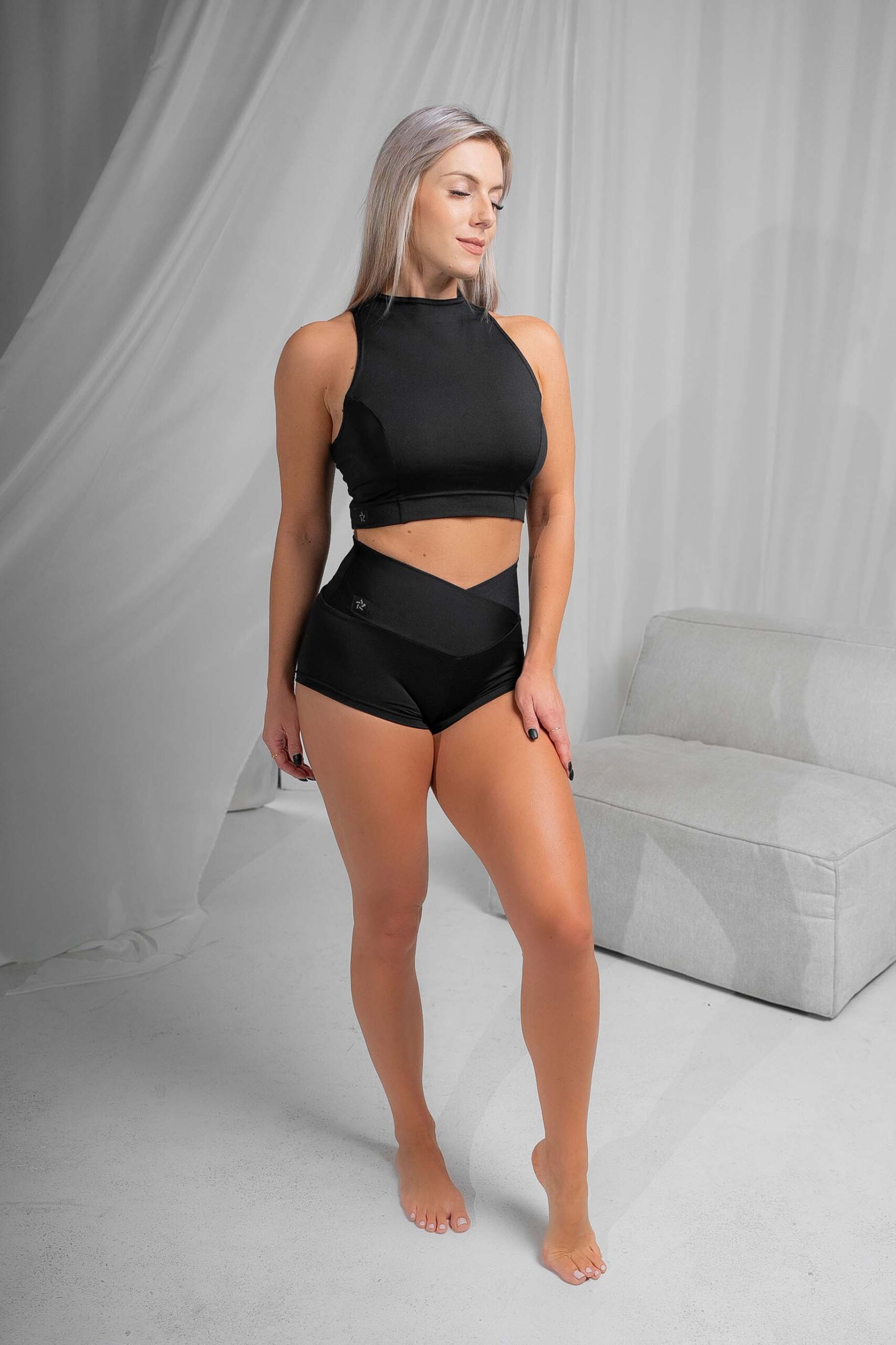 Komplet pole dance top high i szorty z marszczeniem na zakładkę czarny