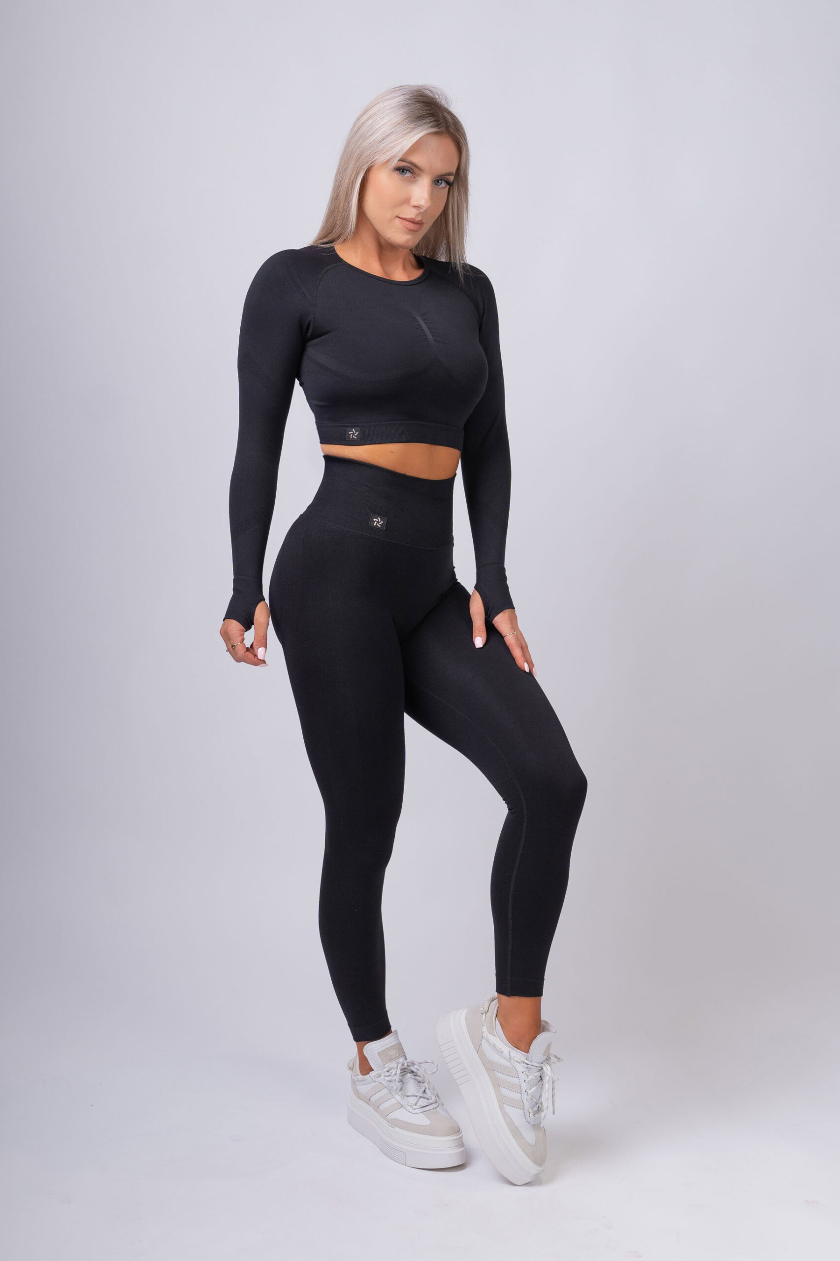 Legginsy bezszwowe push-up czarne - obrazek 4