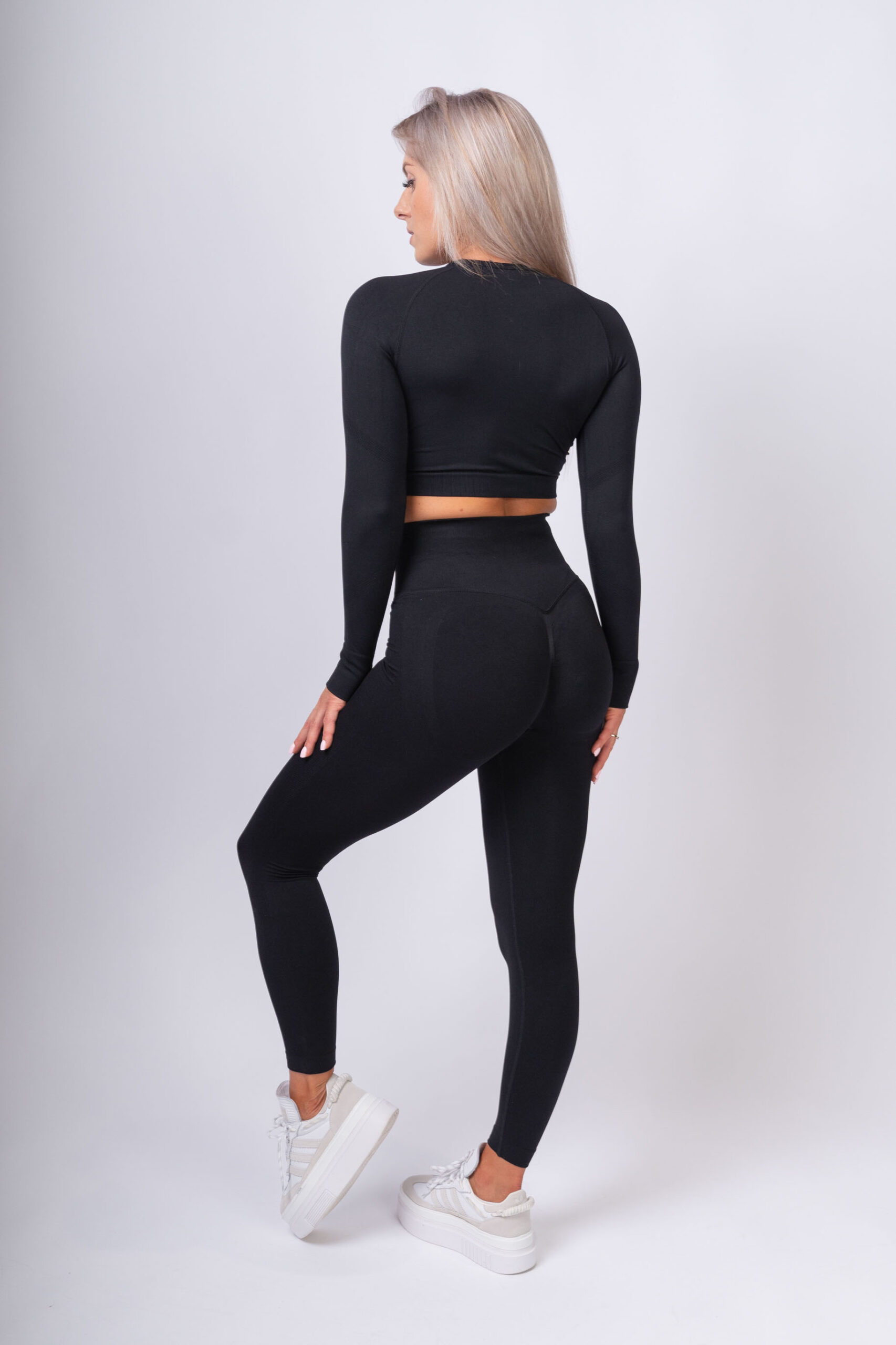 Legginsy bezszwowe push-up czarne - obrazek 5