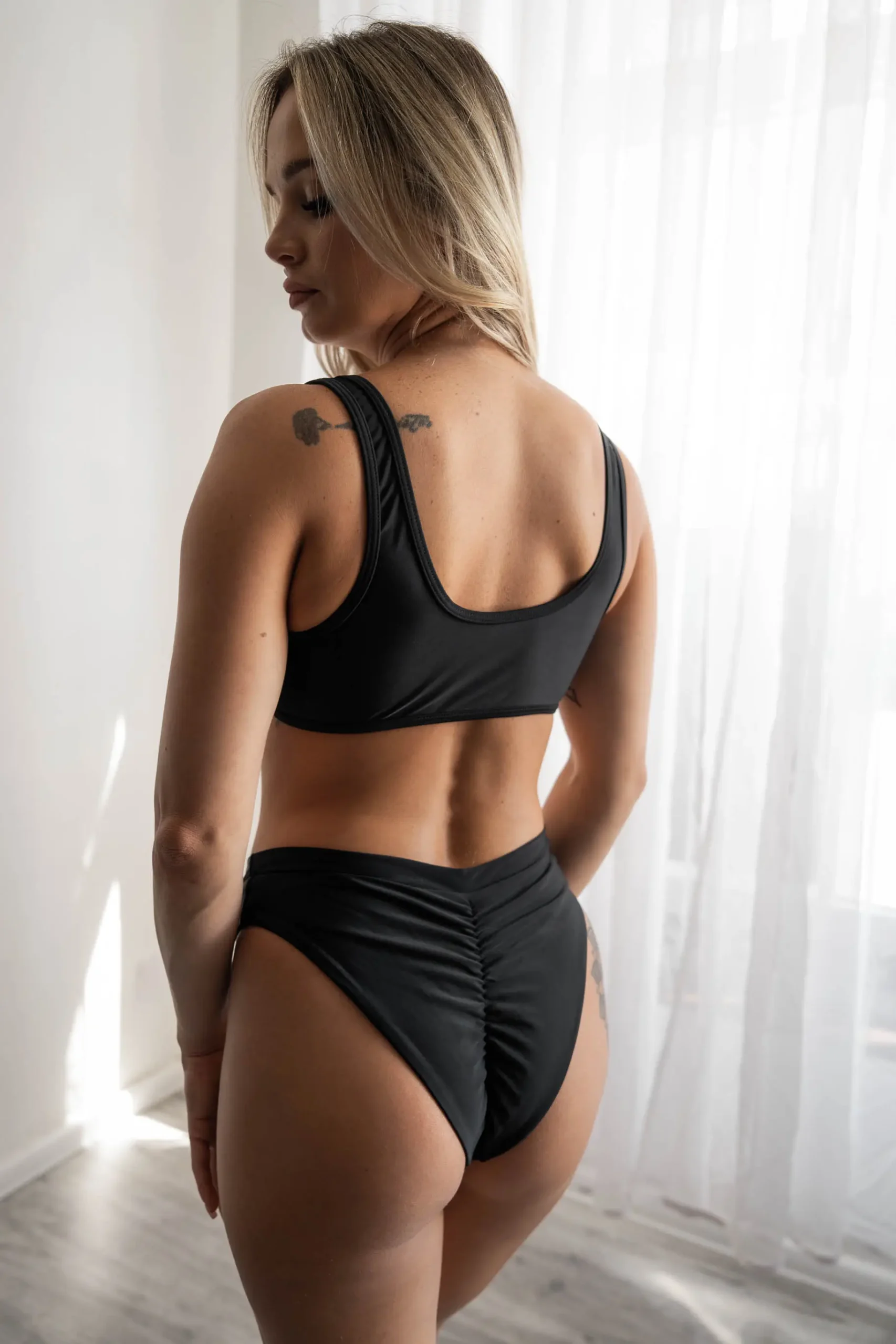 Czarne majtki do pole dance z wysokim stanem - obrazek 4