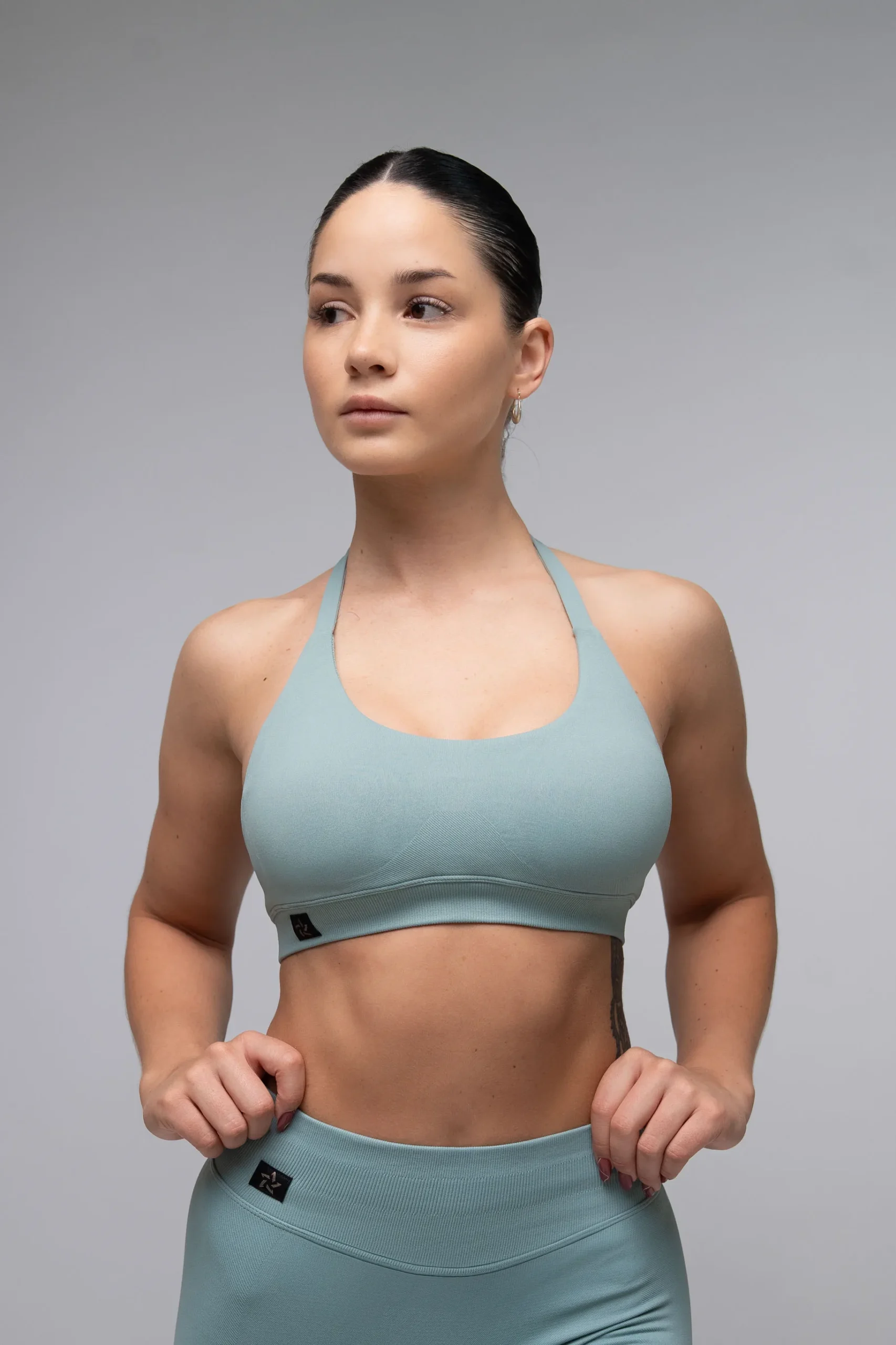 Top sportowy bezszwowy halter zielony - obrazek 4