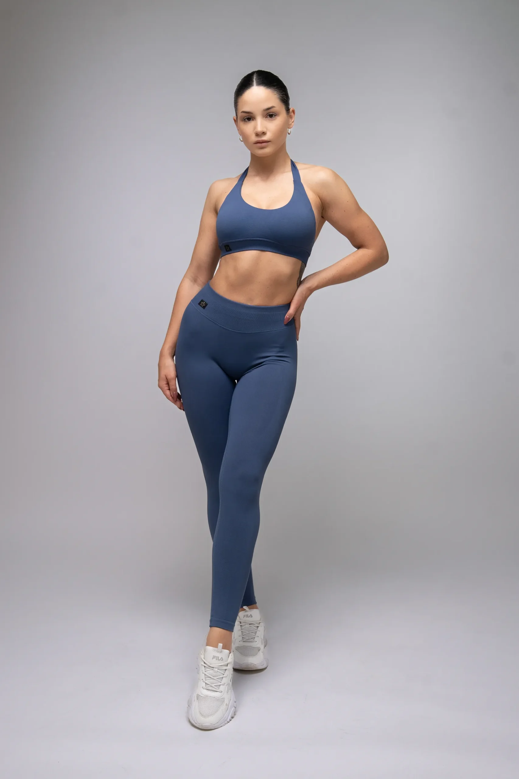 Top sportowy bezszwowy halter granatowy - obrazek 4