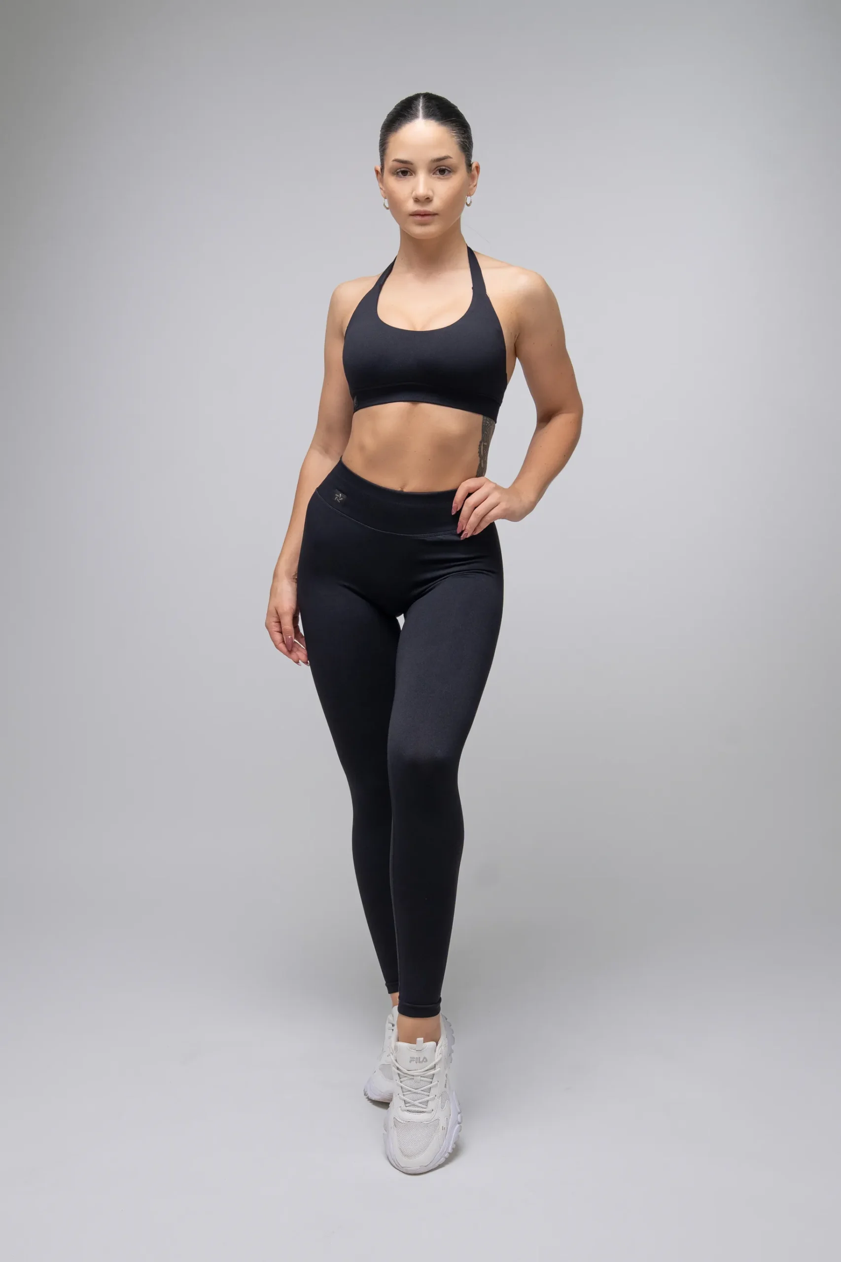 Top sportowy bezszwowy halter czarny - obrazek 5