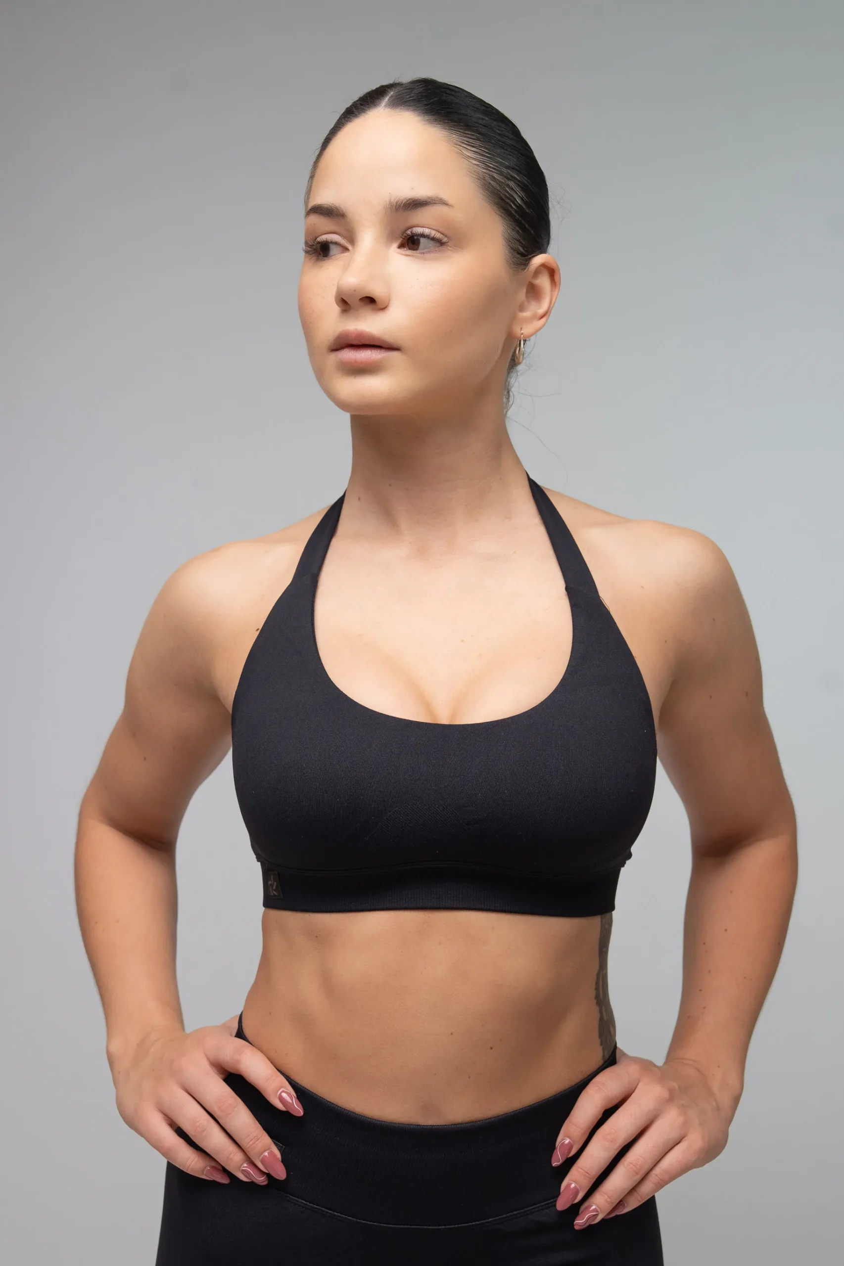 Top sportowy bezszwowy halter czarny - obrazek 4