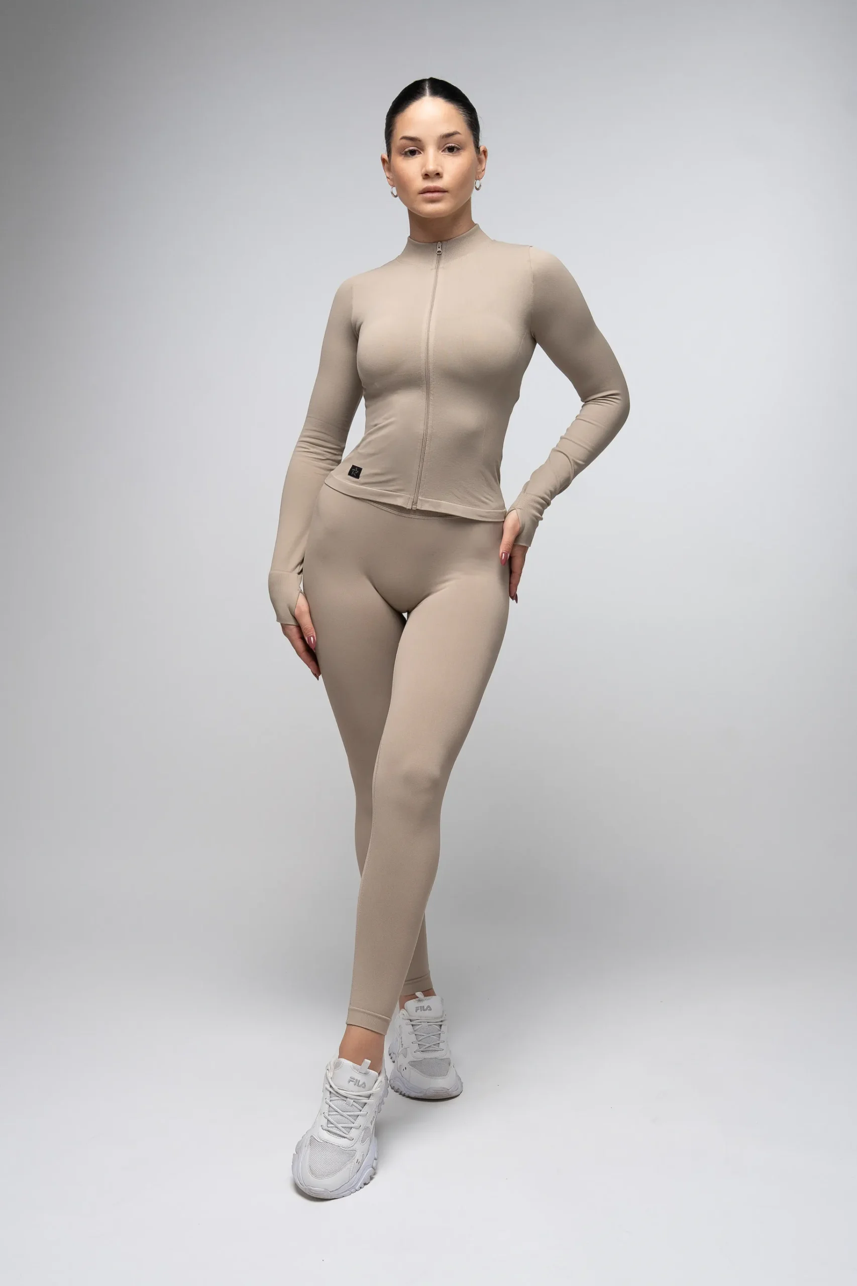 Zestaw bluza, top, legginsy bezszwowy push-up V-cut beżowy - obrazek 3