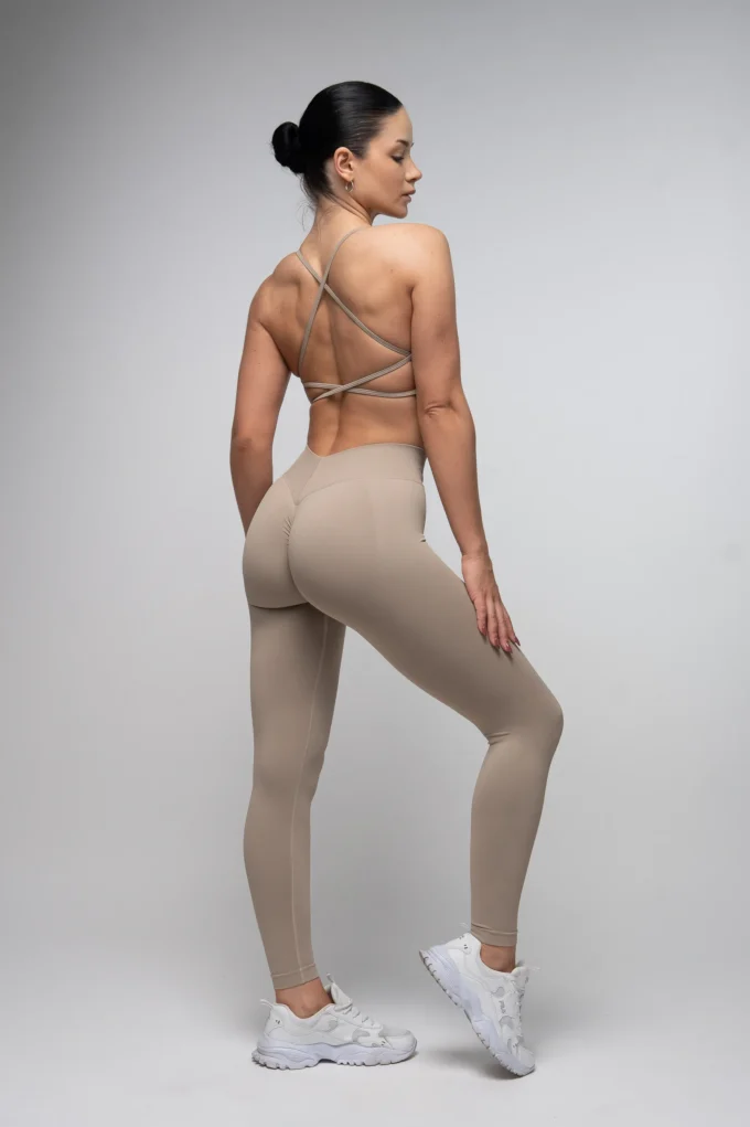 Zestaw bluza, top, legginsy bezszwowy push-up V-cut beżowy - obrazek 5