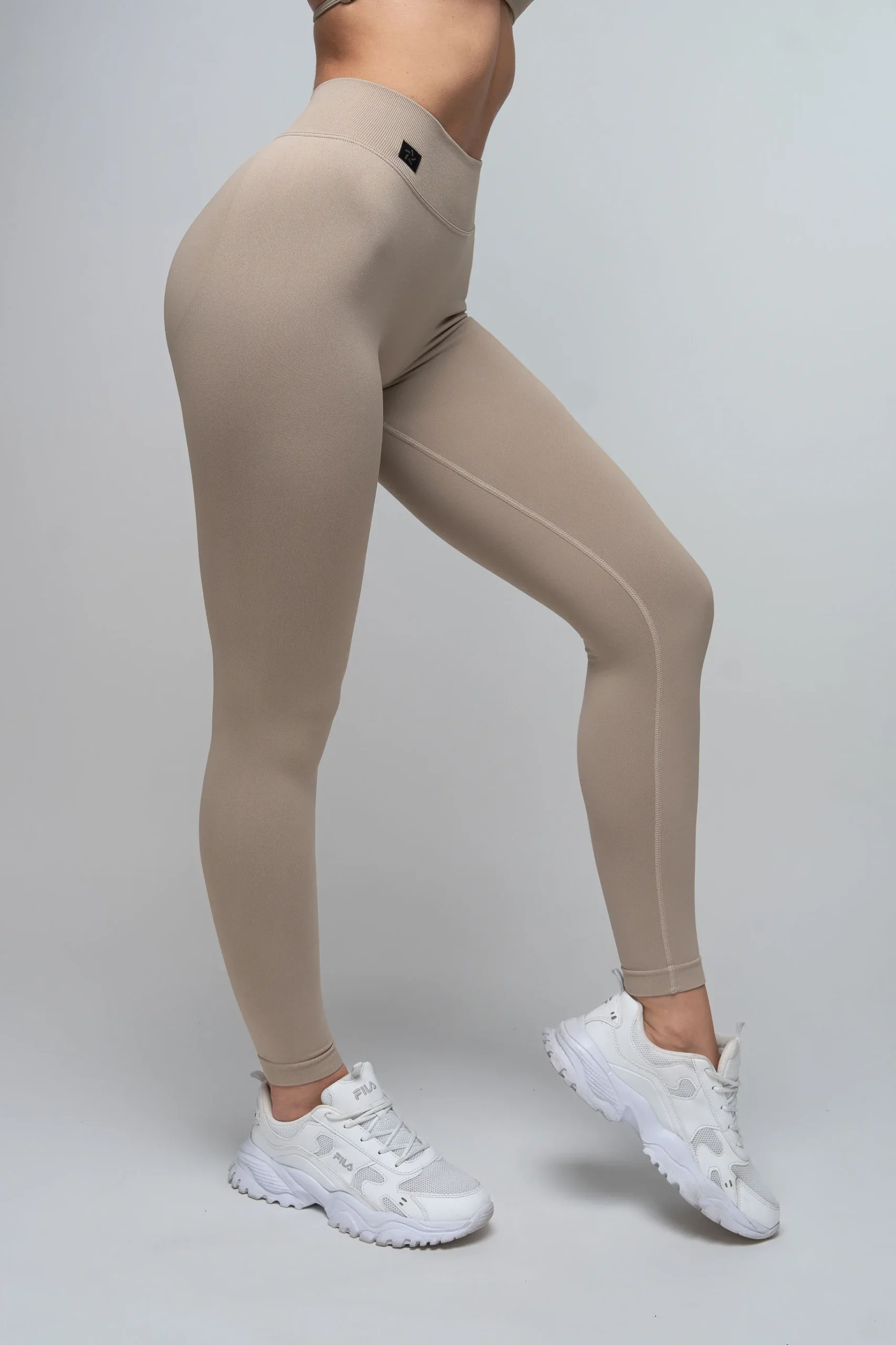 Legginsy bezszwowe push-up V-cut beżowe - obrazek 3
