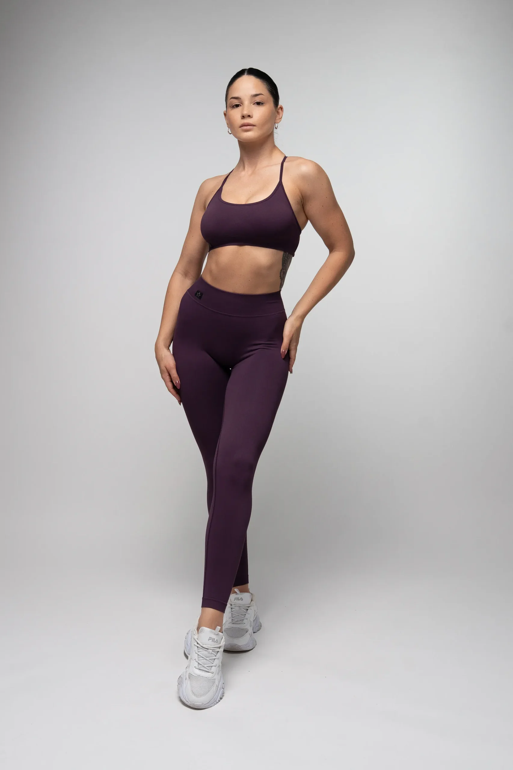 Legginsy bezszwowe push-up V-cut fioletowe - obrazek 4