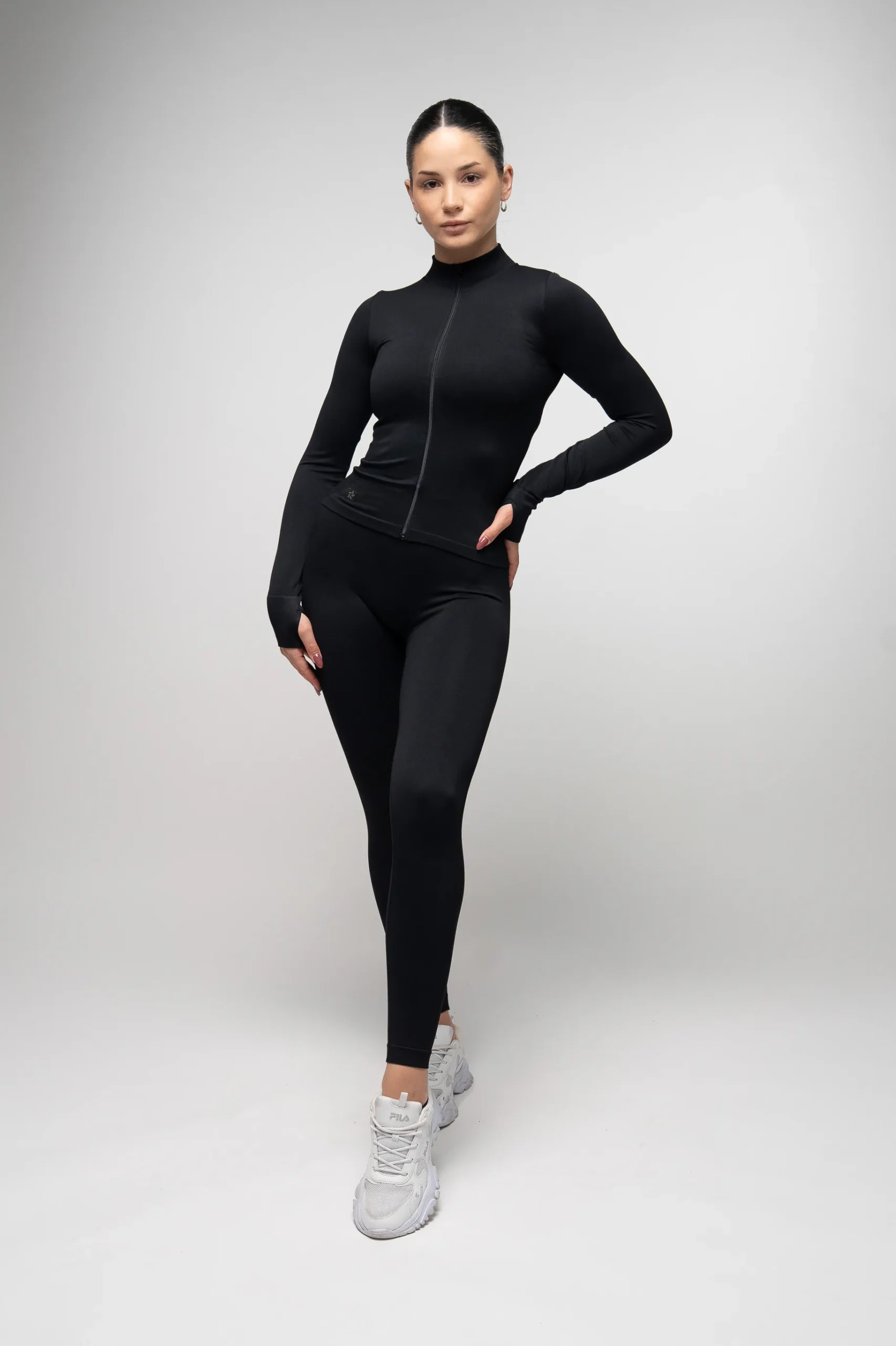 Zestaw bluza, top, legginsy bezszwowy push-up V-cut czarny - obrazek 6