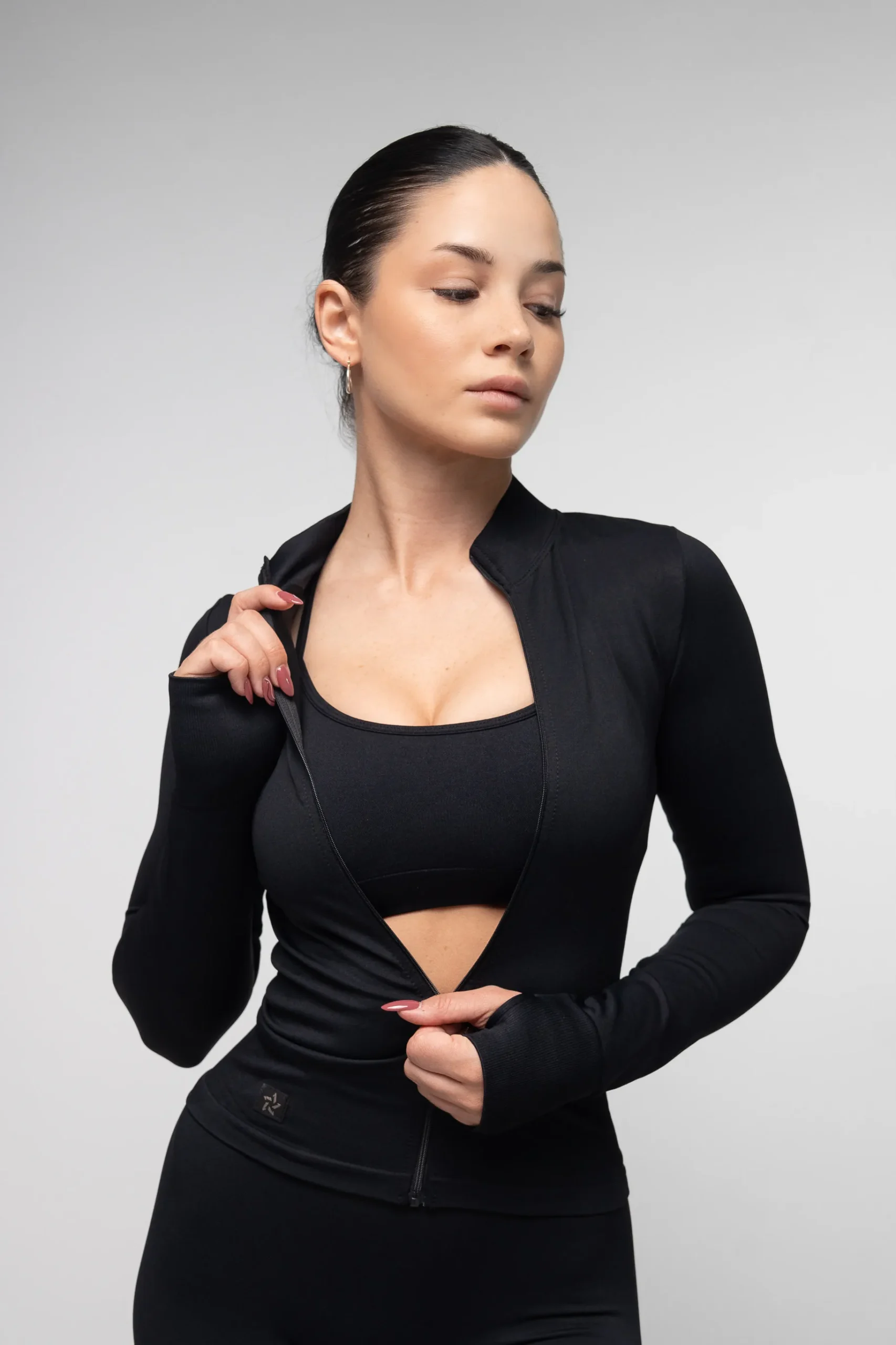 Zestaw bluza, top, legginsy bezszwowy push-up V-cut czarny - obrazek 2