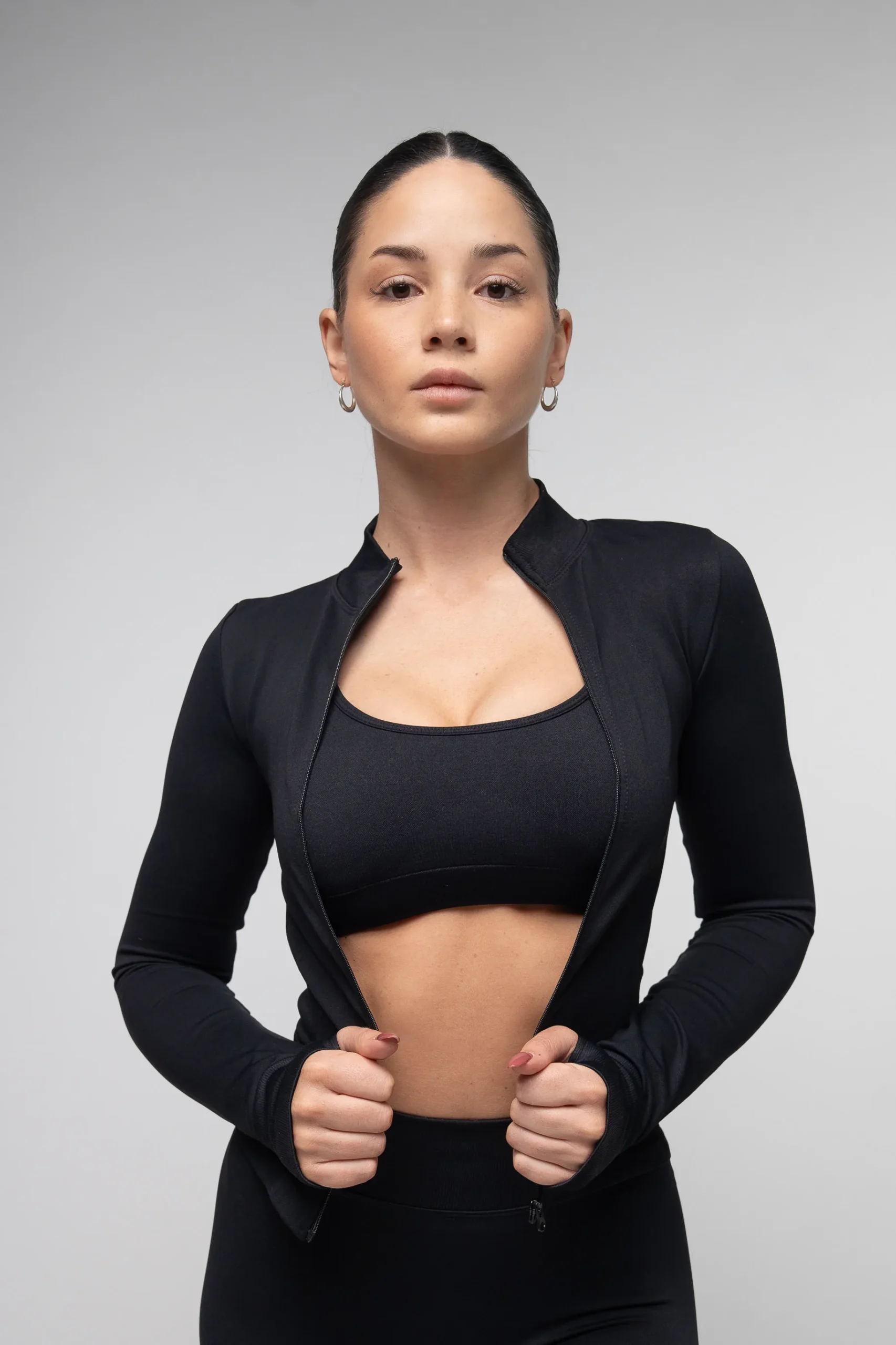 Bezszwowa bluza na zamek czarna - obrazek 3