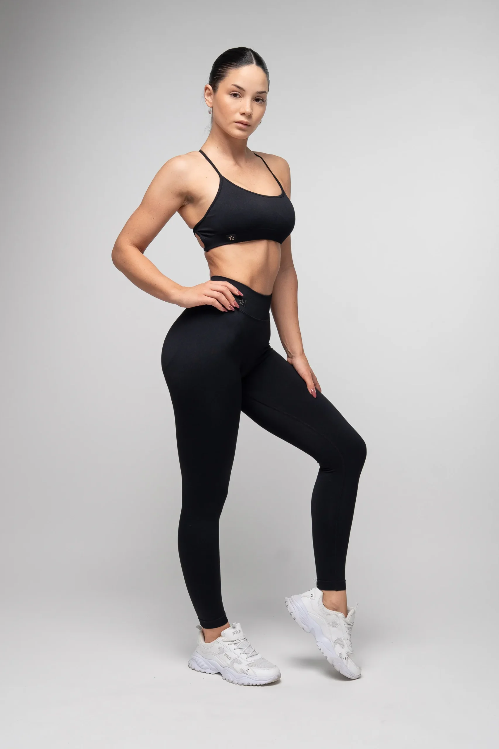 Legginsy bezszwowe push-up V-cut czarne - obrazek 4