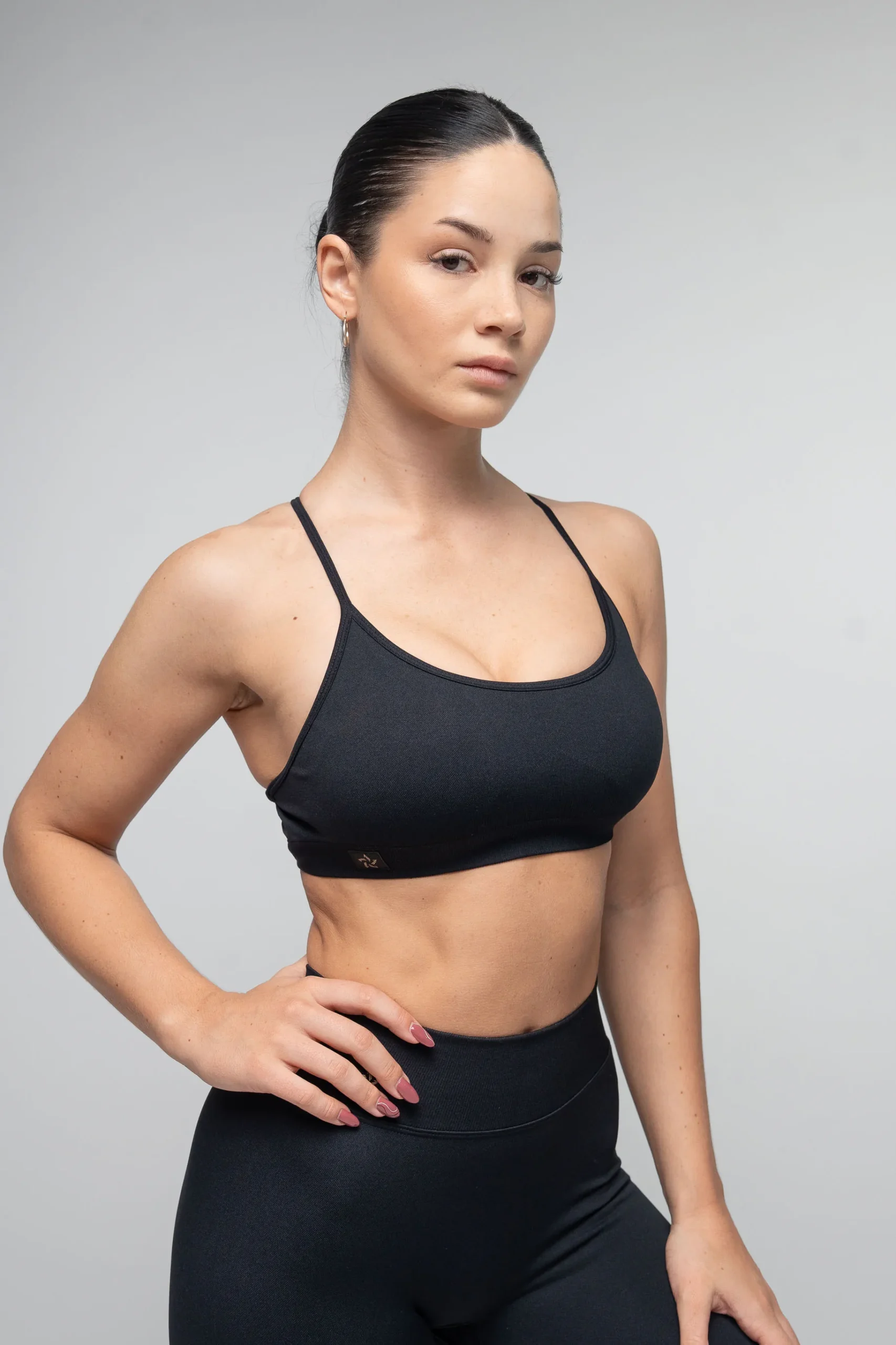Zestaw bluza, top, legginsy bezszwowy push-up V-cut czarny - obrazek 3