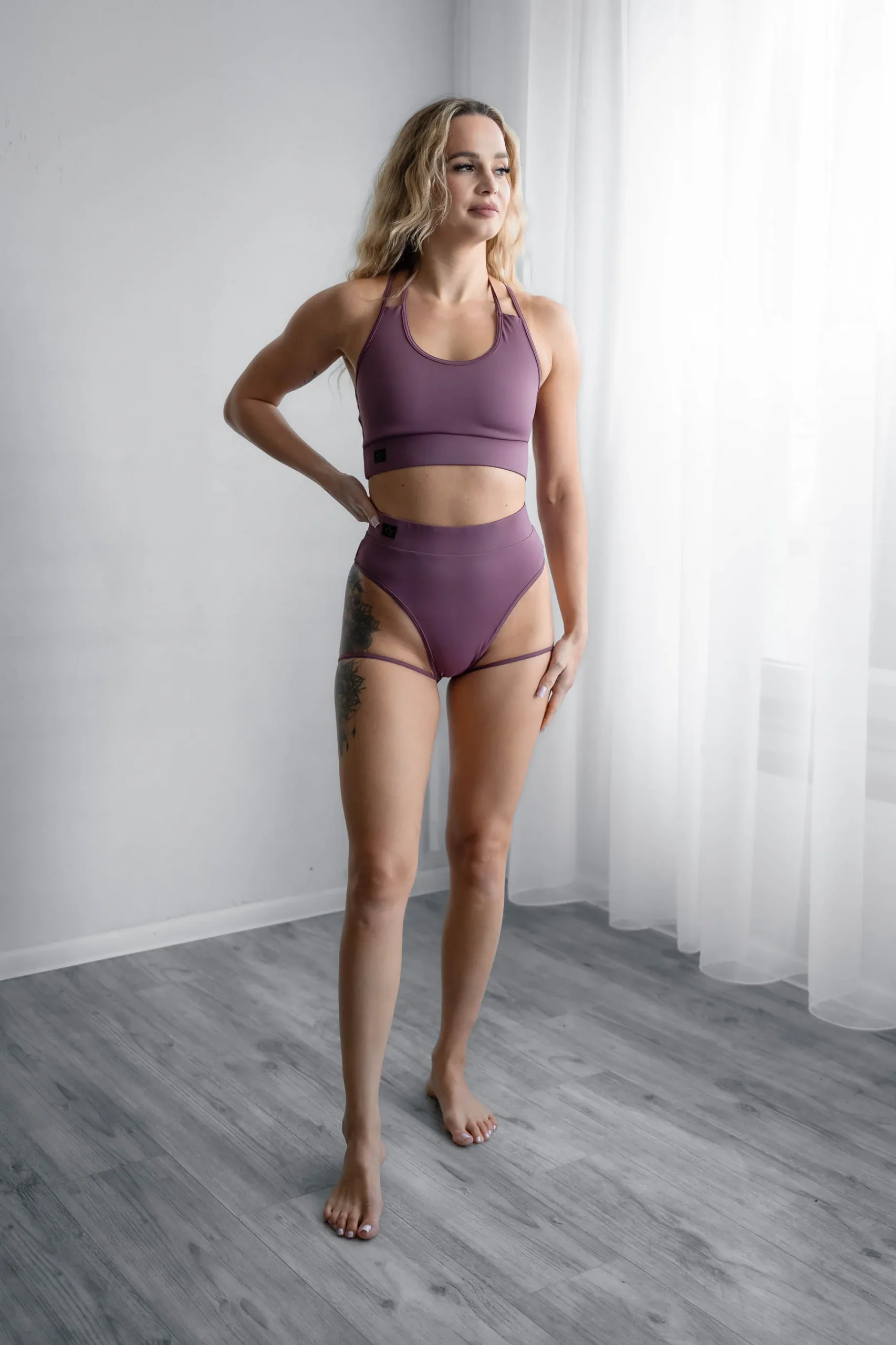 figi z paskami pole dance fioletowe - obrazek 2