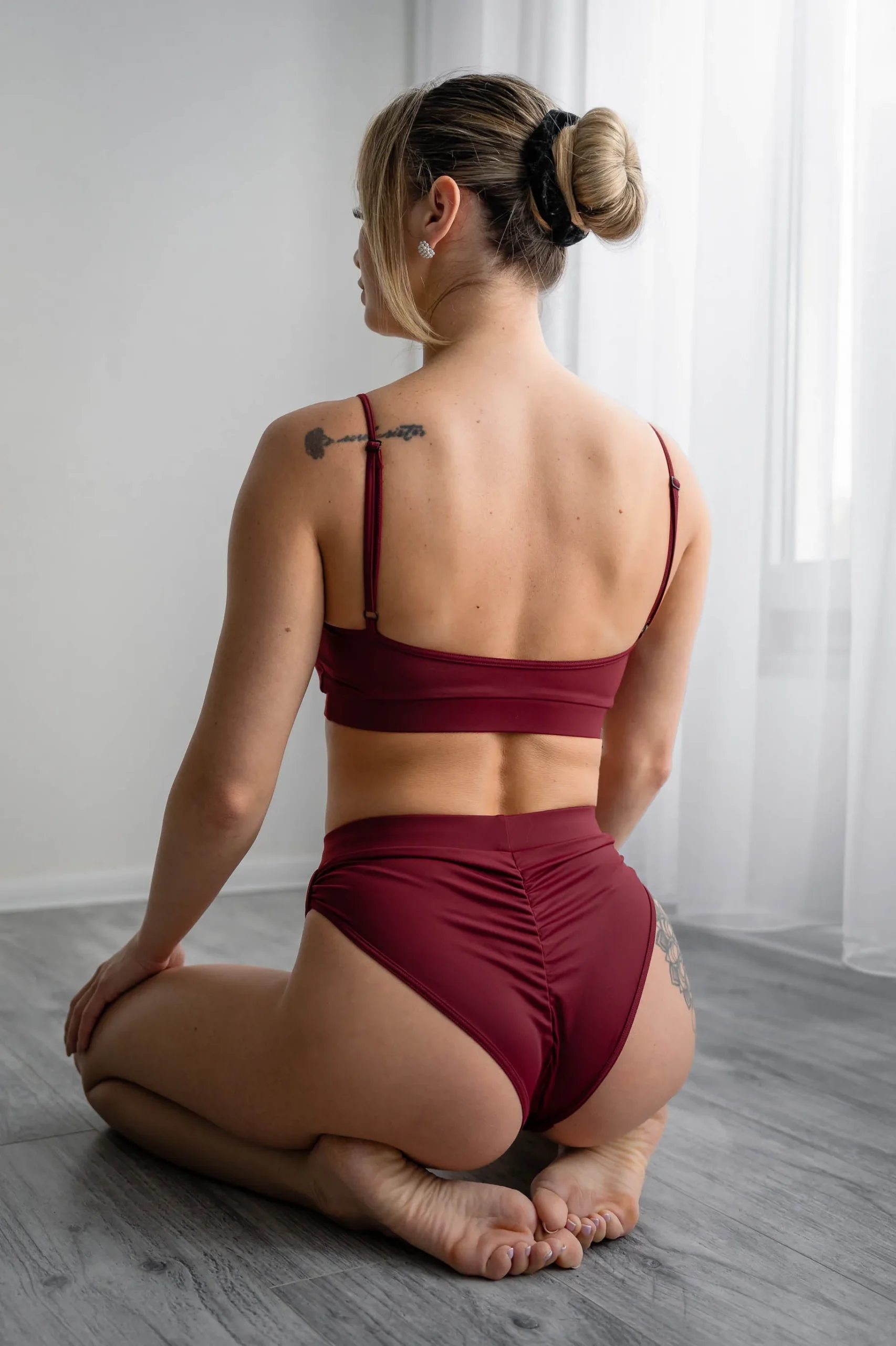 top pole dance z marszczeniem wiśniowy - obrazek 2