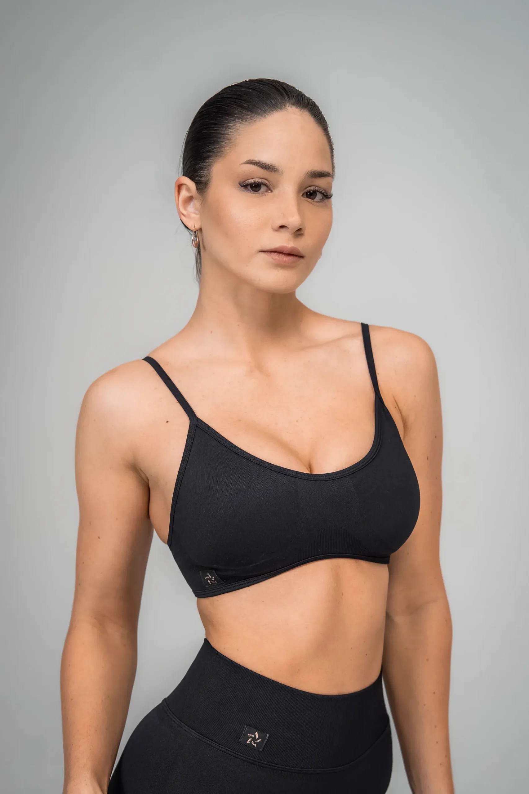 Top bezszwowy z regulowanymi ramiączkami 3.0 czarny