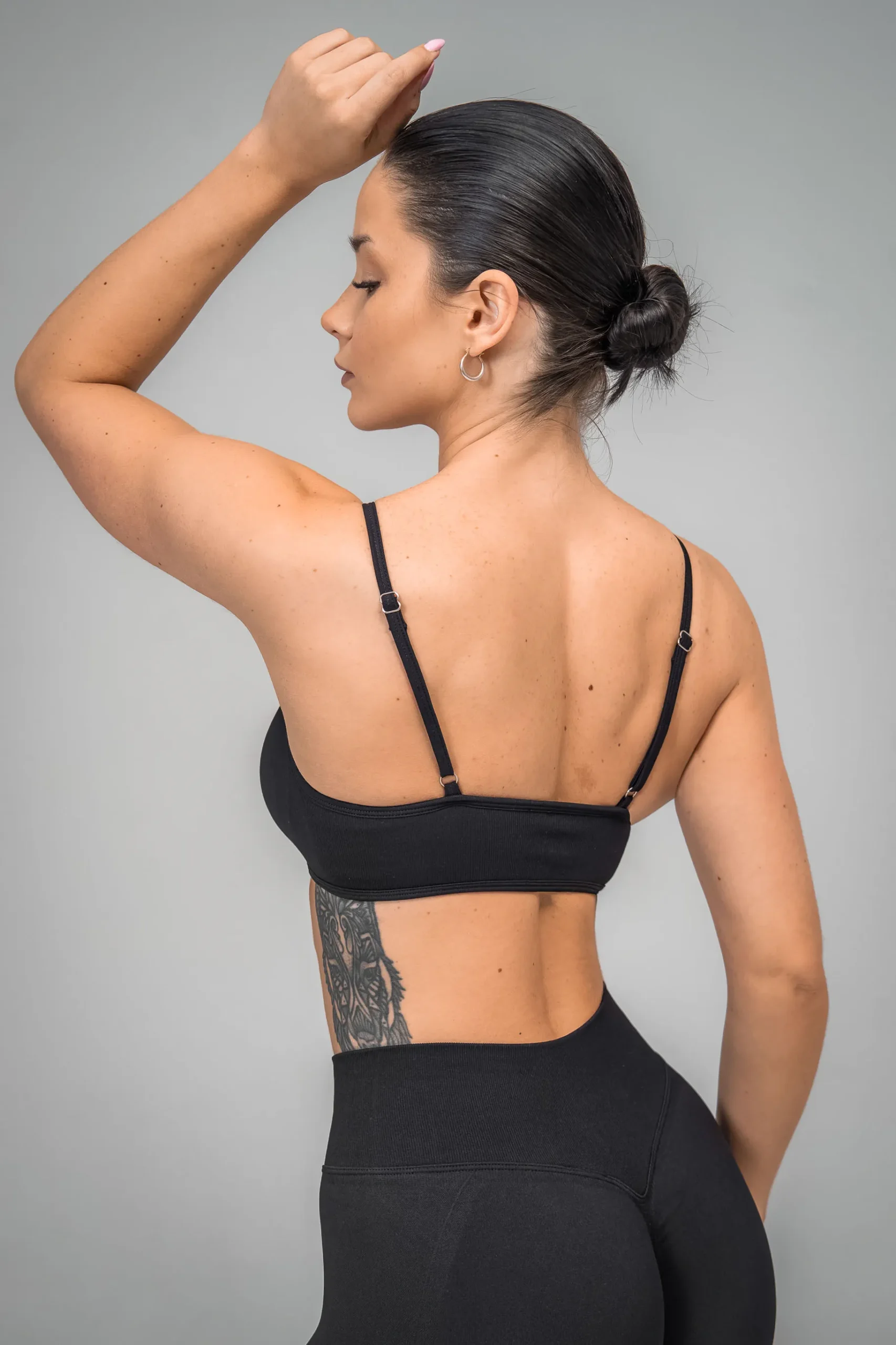 Top bezszwowy z regulowanymi ramiączkami 3.0 czarny - obrazek 2