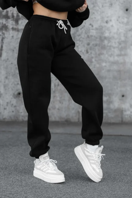 Czarne spodnie dresowe oversize