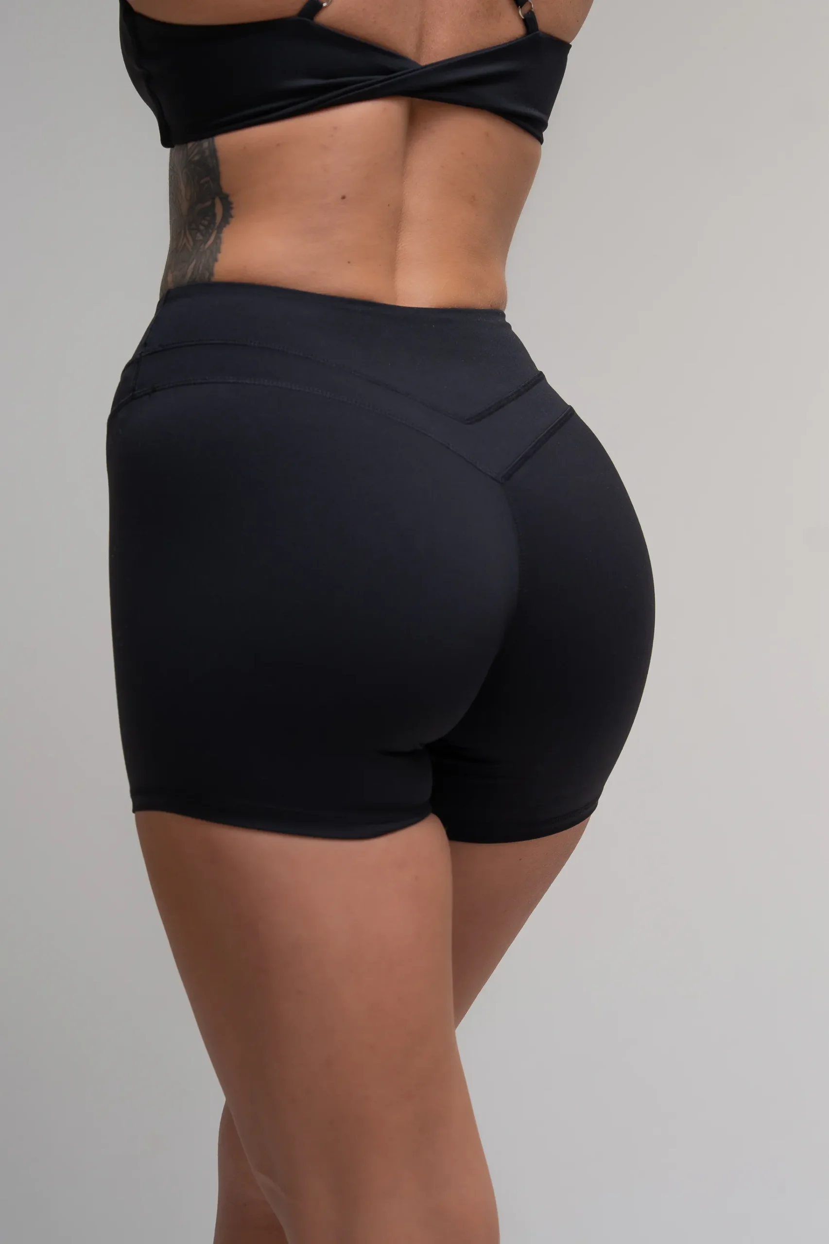 Szorty modelujące z podwójnym szwem czarne - obrazek 4