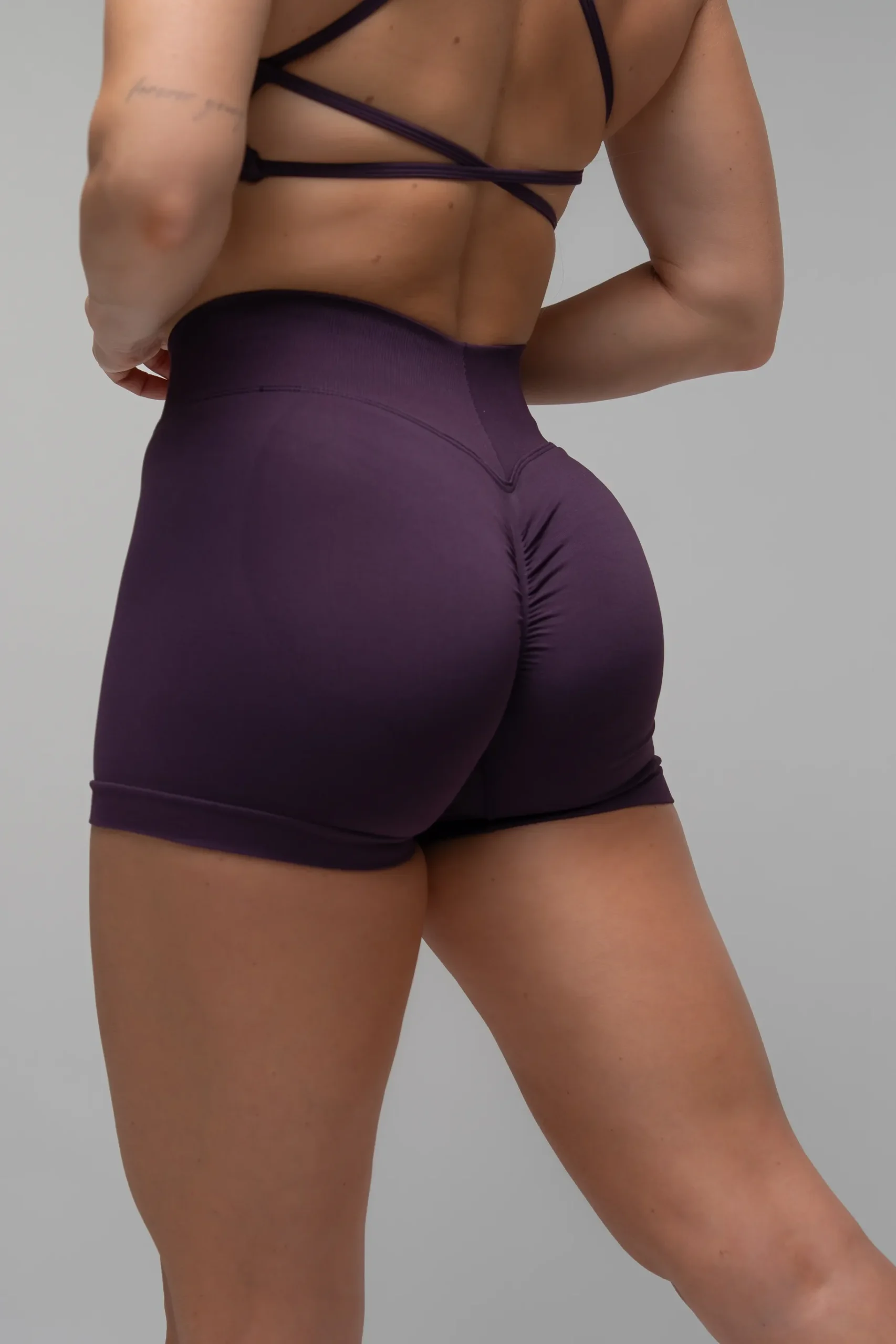 szorty bezszwowe Push-Up V-Cut fioletowe