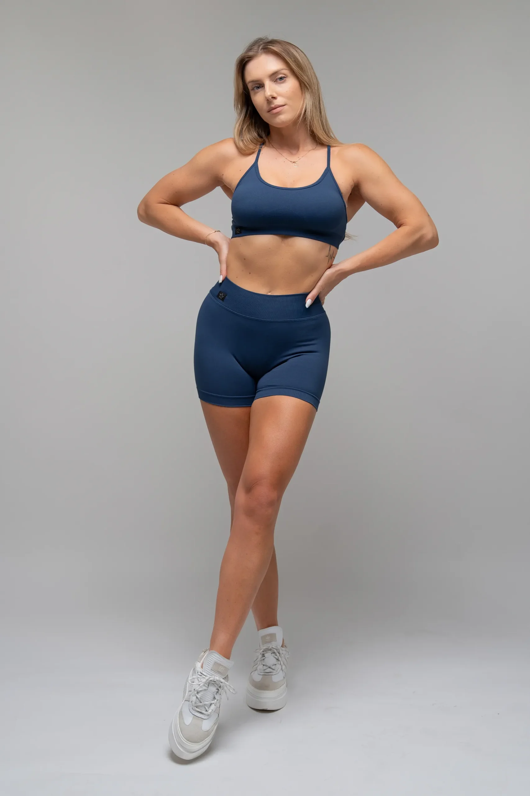 szorty bezszwowe Push-Up V-Cut granatowe - obrazek 3