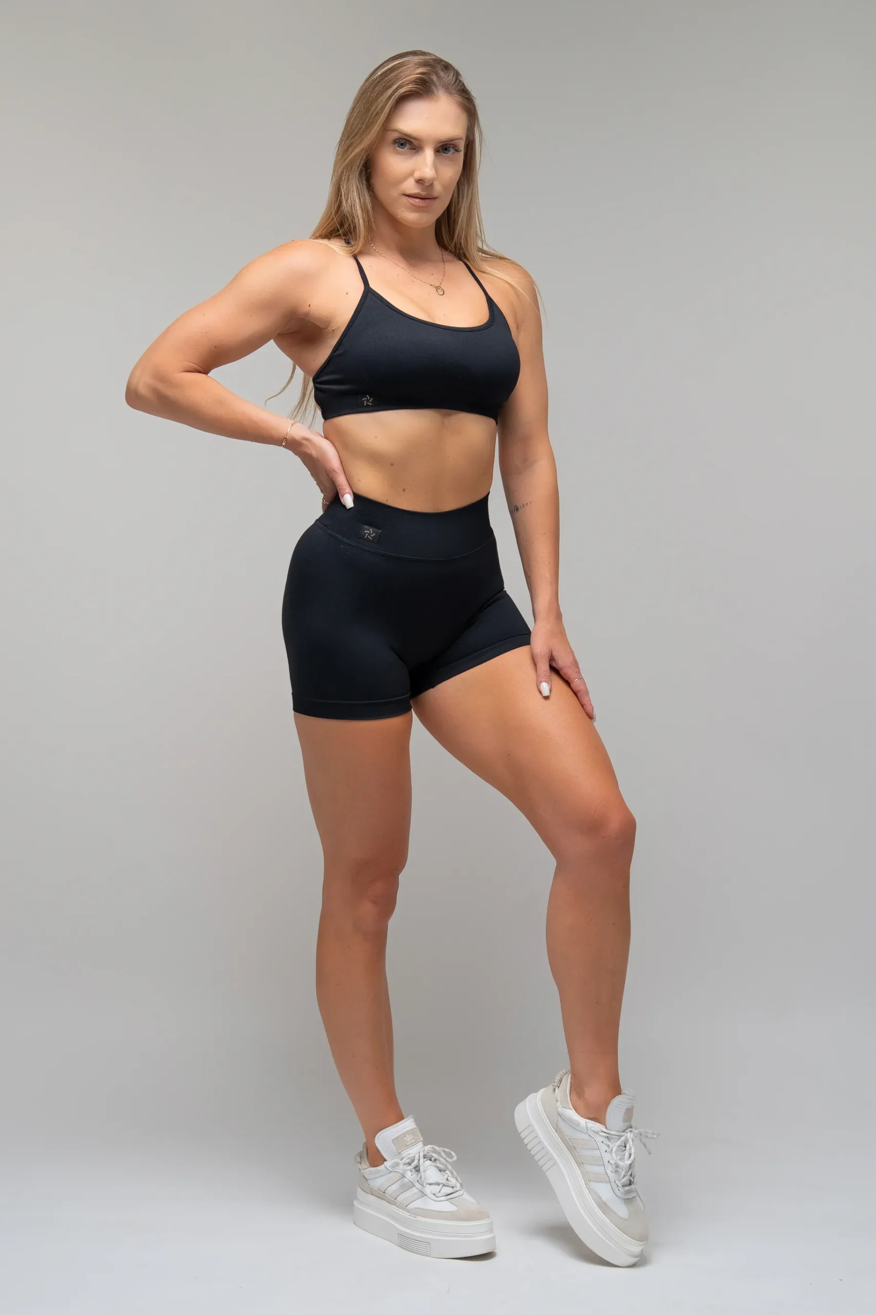 szorty bezszwowe Push-Up V-Cut czarne - obrazek 3