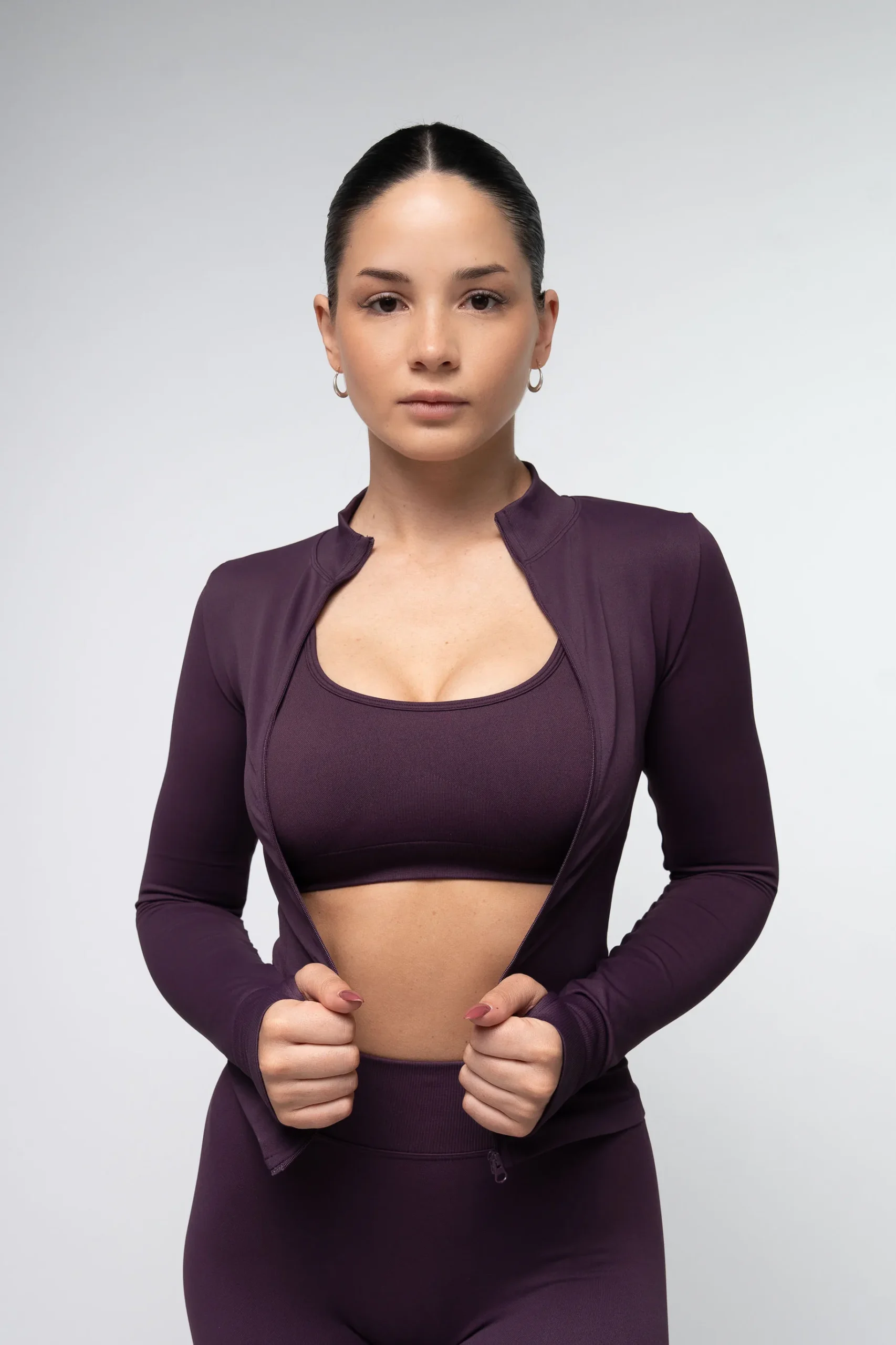 Zestaw bluza, top, legginsy bezszwowy push-up V-cut fioletowy - obrazek 2